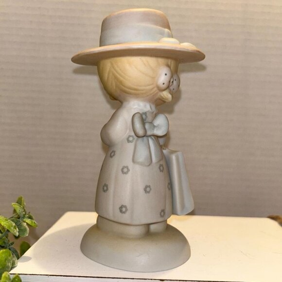 PRECIOUS Moments "Seek and ye shall find" 1985 Membership Figurine - Picture 2 of 3